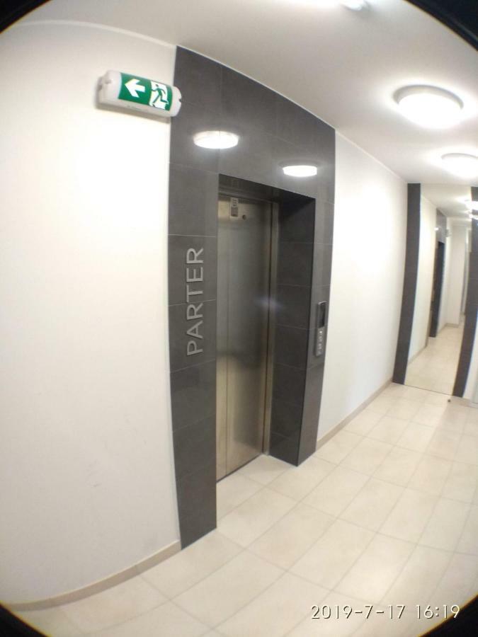 1120 Smialego 41 - Tanie Pokoje W Apartamencie - Samodzielne Zameldowanie - Self Check In Πόζναν Εξωτερικό φωτογραφία